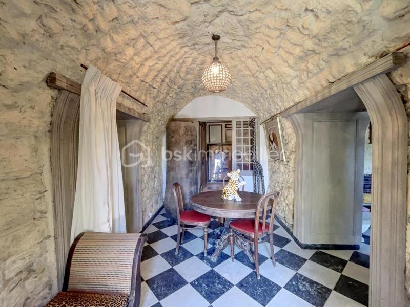 Propriété - 341 m² - 12 pièces