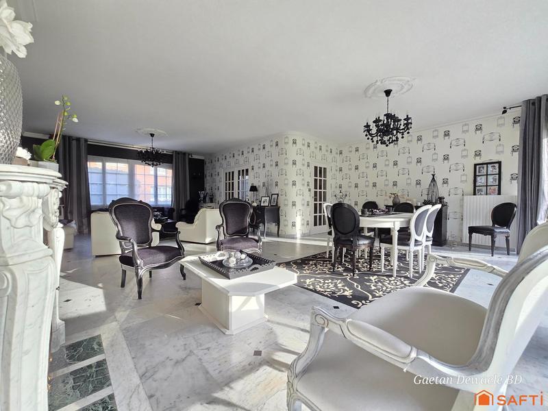 Maison - 243 m² - 10 pièces