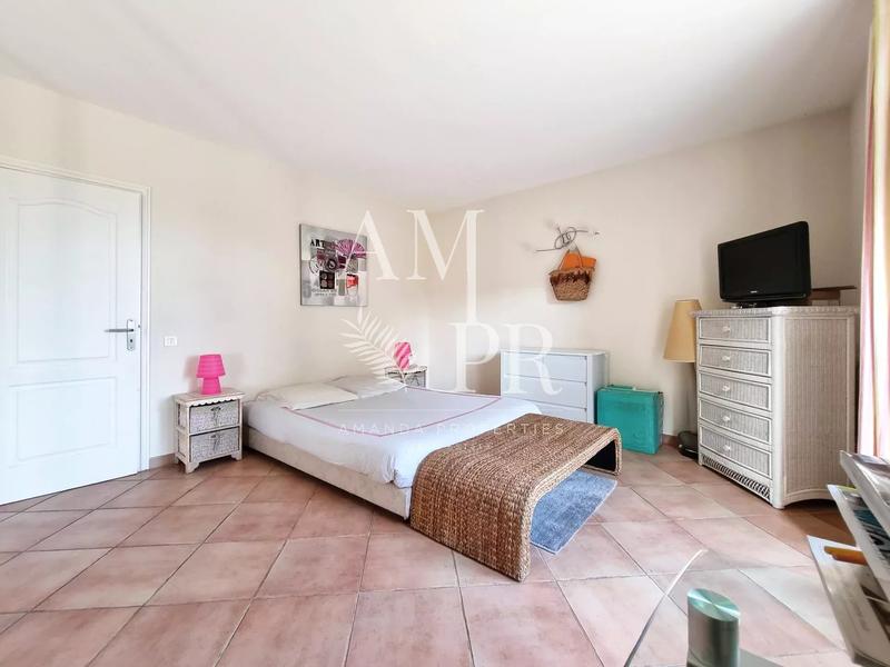 Villa - 215 m² - 8 pièces