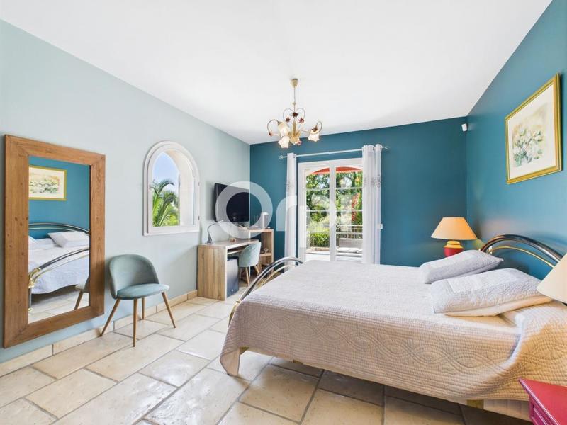 Maison - 250 m² - 5 pièces