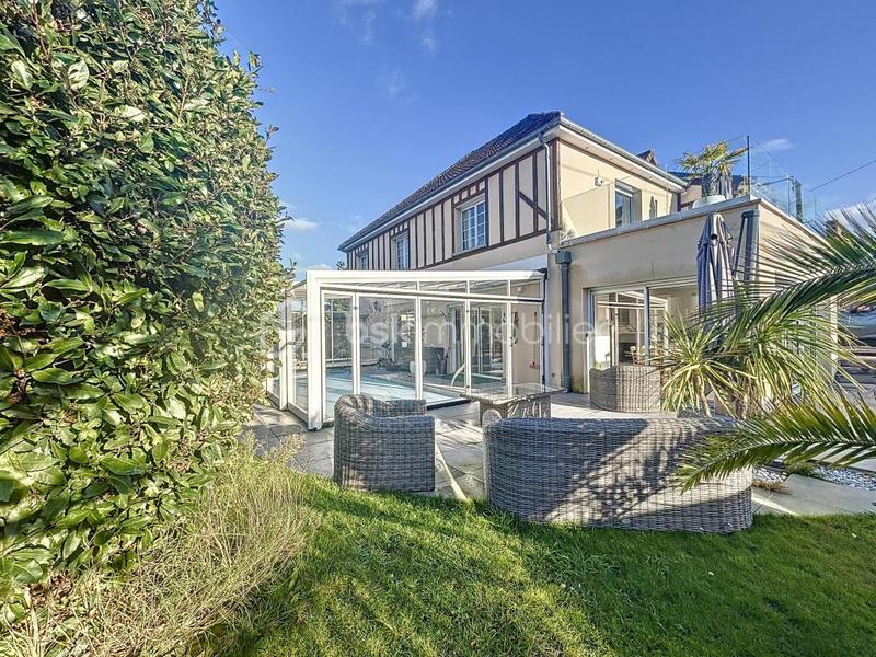 Demeure - 227 m² - 7 pièces