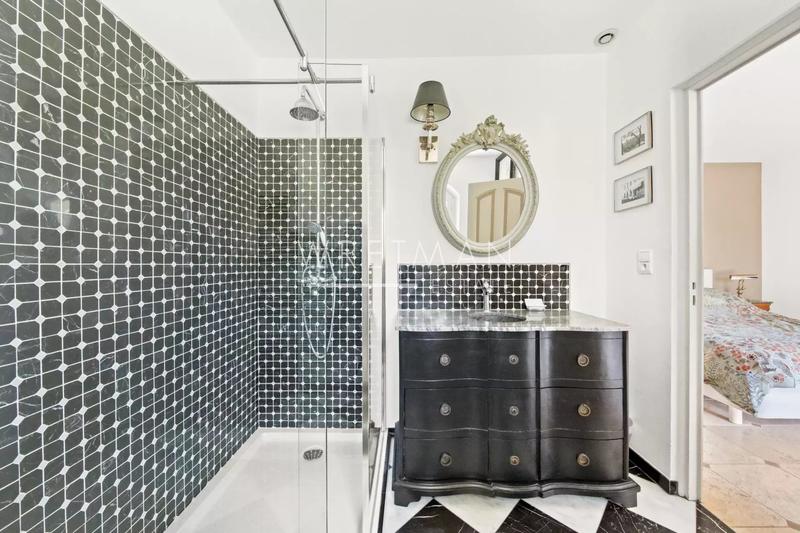 Villa - 260 m² - 10 pièces