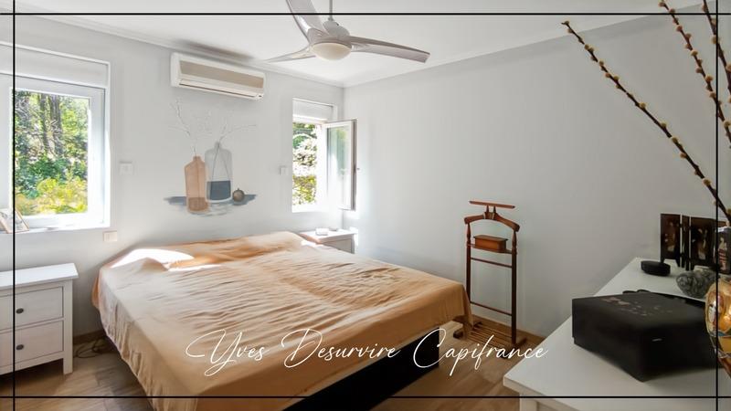 Maison - 280 m² - 8 pièces