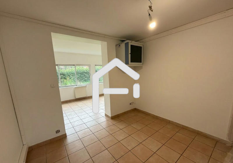 Local d'activité / Entrepôt - 110 m² - 11 pièces