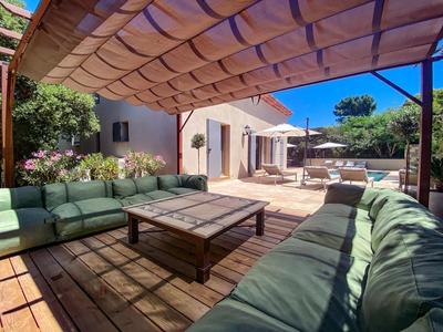 Maison - 220 m² - 6 pièces