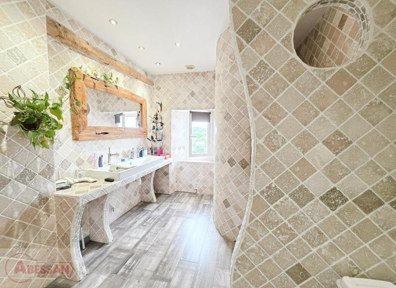 Maison - 457 m² - 16 pièces