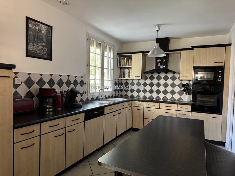 Maison - 231 m² - 7 pièces