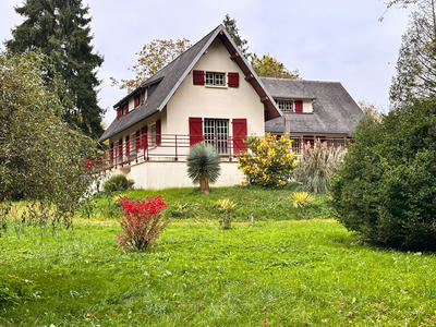 Maison - 204 m² - 6 pièces