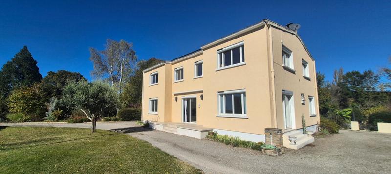 Maison - 230 m² - 8 pièces