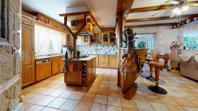 Maison - 251 m² - 6 pièces