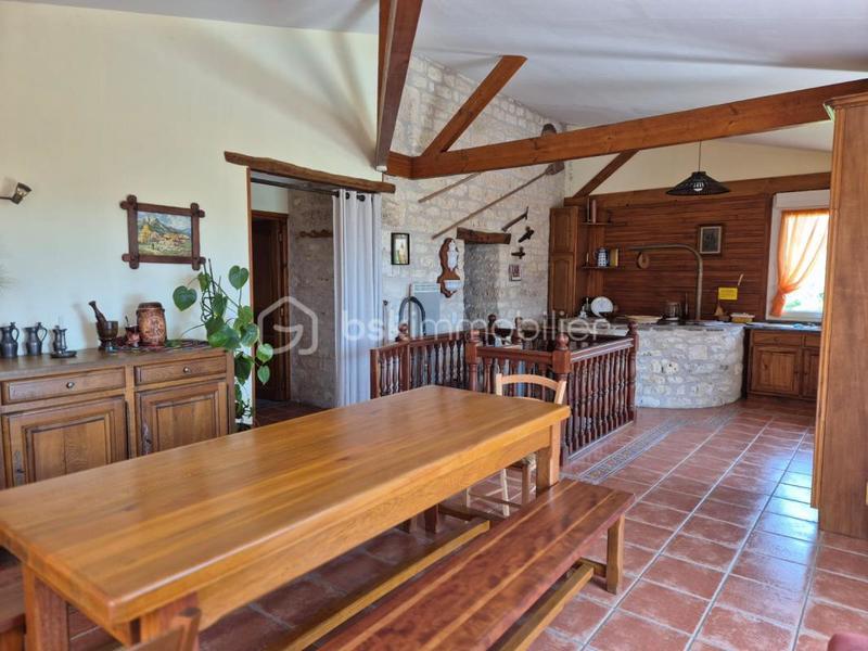 Demeure - 155 m² - 6 pièces