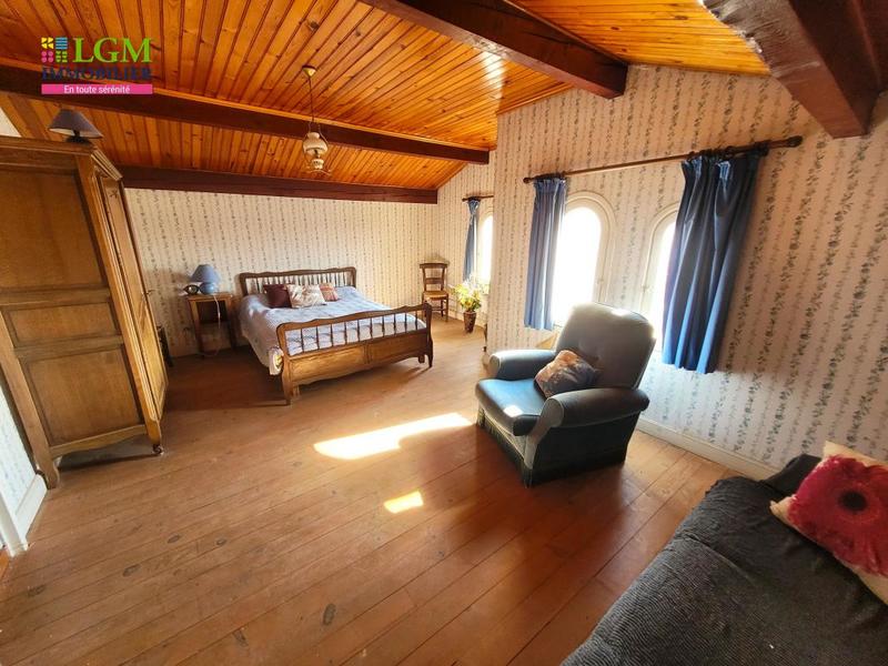 Maison - 234 m² - 9 pièces