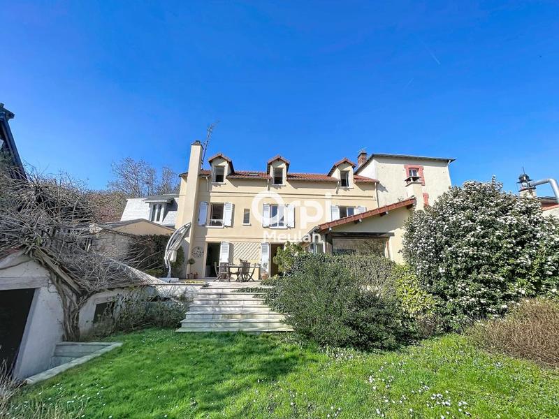 Maison - 226 m² - 8 pièces