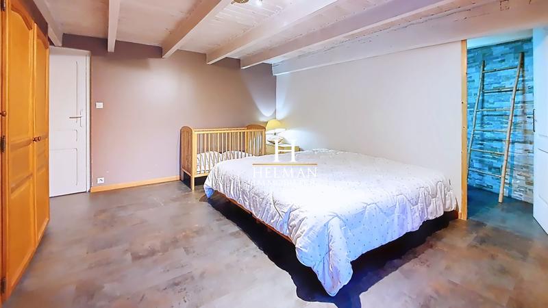 Maison - 230 m² - 8 pièces