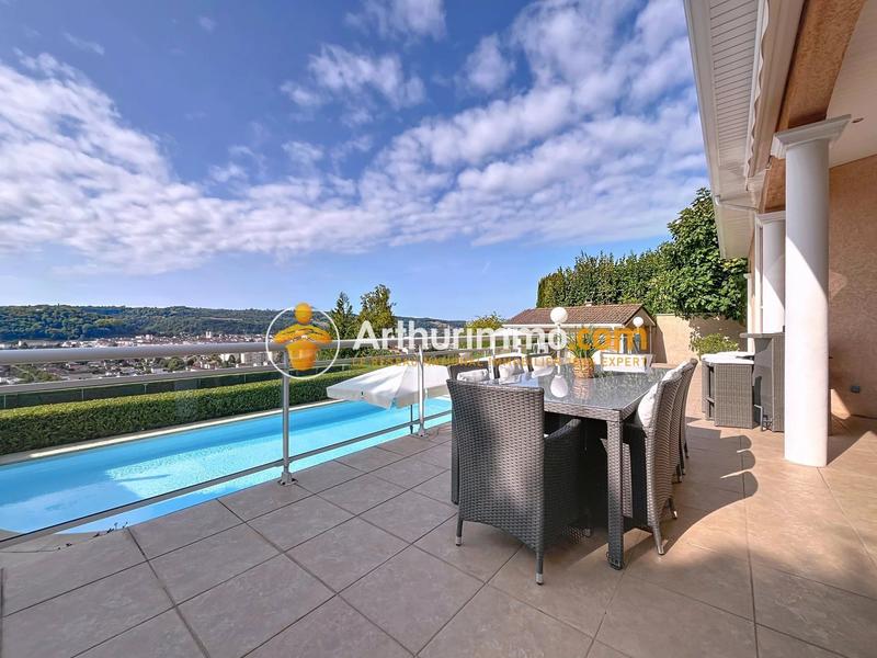 Maison - 205 m² - 7 pièces