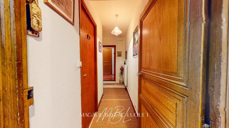 Maison - 216 m² - 10 pièces