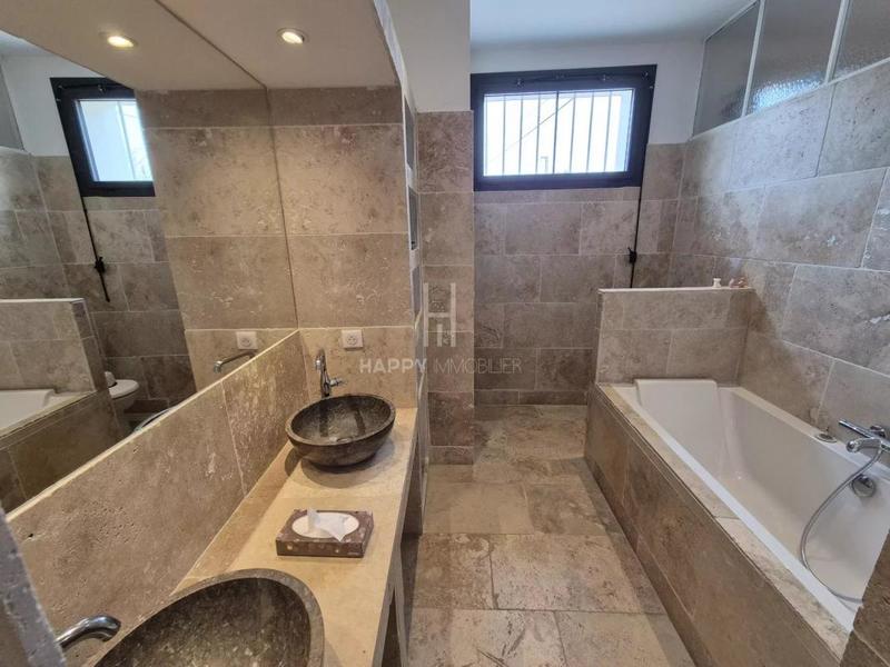 Mas - 220 m² - 6 pièces