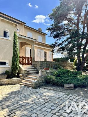 Maison - 180 m² - 8 pièces