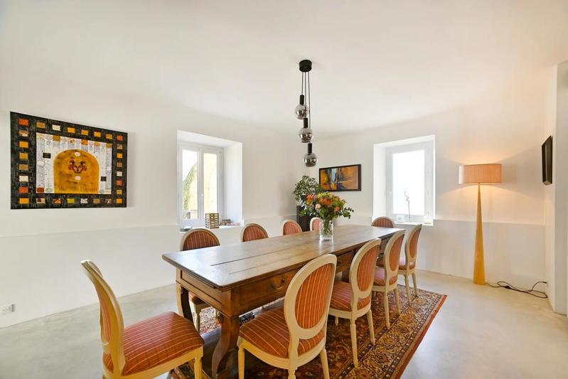 Maison - 250 m² - 7 pièces