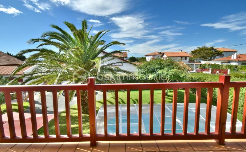 Maison - 215 m² - 7 pièces