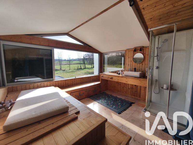 Maison - 237 m² - 8 pièces