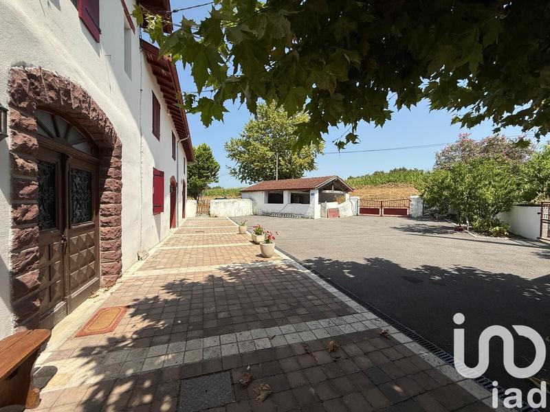 Maison de village - 385 m² - 14 pièces