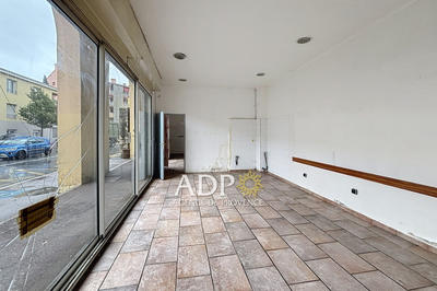 Local commercial - 43 m² - 2 pièces