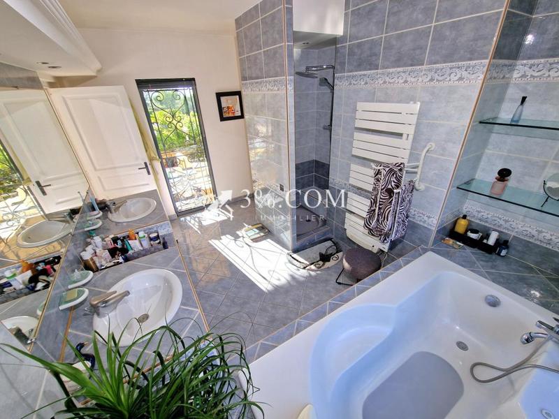 Villa - 196 m² - 6 pièces