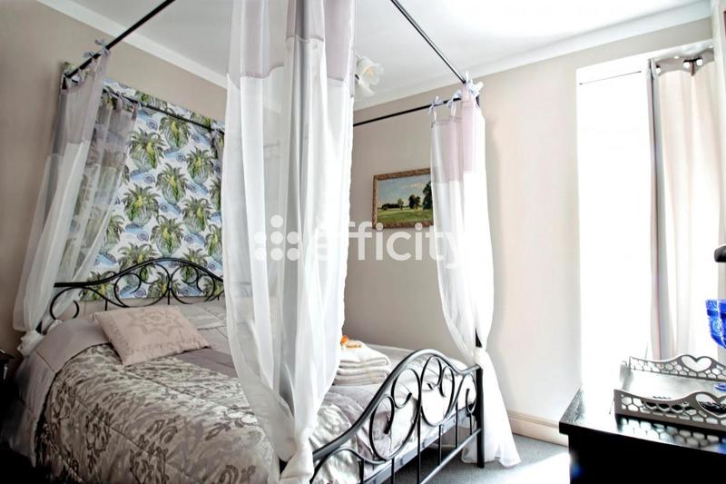 Maison - 400 m² - 12 pièces