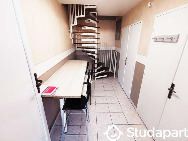 Chambre - 10 m² - 1 pièce