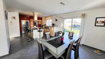 Maison traditionnelle - 220 m² - 9 pièces