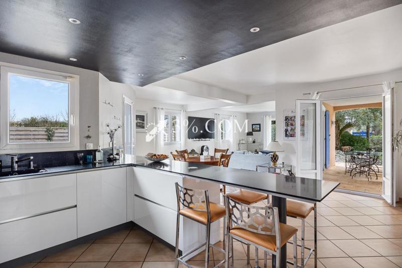 Maison - 230 m² - 7 pièces