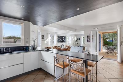 Maison - 230 m² - 7 pièces