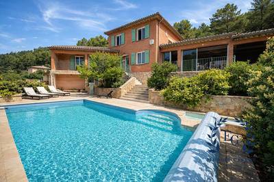 Maison traditionnelle - 198 m² - 6 pièces