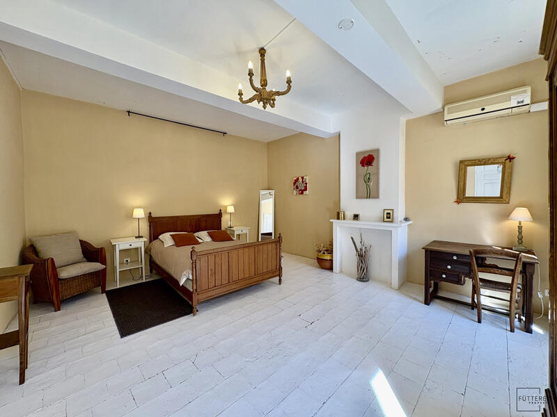 Maison - 355 m² - 10 pièces