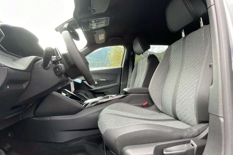 Peugeot 2008 New 130 Eat8 Allure Grip