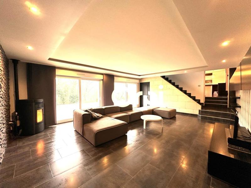 Maison - 222 m² - 6 pièces