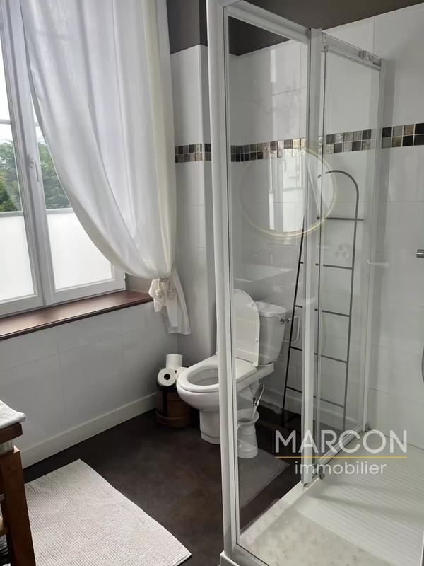 Maison - 250 m² - 3 pièces