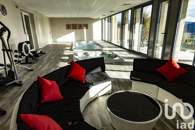 Châlet - 356 m² - 7 pièces