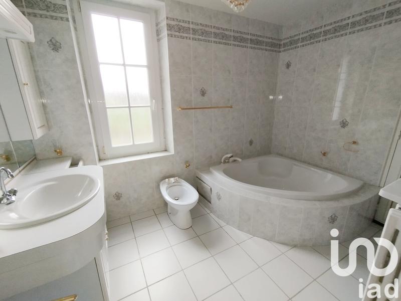 Maison - 305 m² - 10 pièces