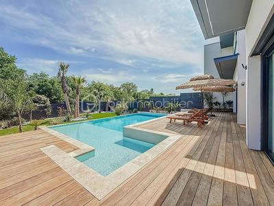 Maison - 213 m² - 6 pièces