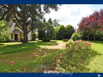 Maison - 450 m² - 16 pièces