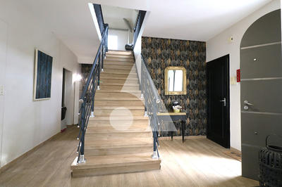 Maison - 219 m² - 7 pièces