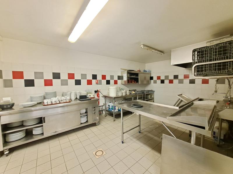 Maison - 718 m² - 8 pièces