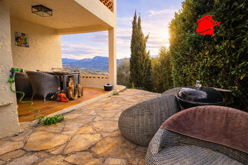 Maison - 207 m² - 5 pièces