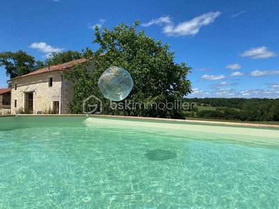 Demeure - 337 m² - 12 pièces