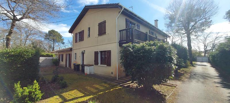 Maison - 239 m² - 11 pièces