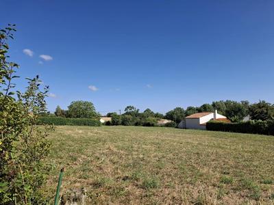 Terrain constructible - 1 700 m²