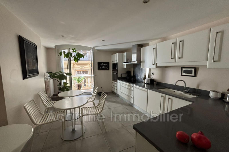 Appartement - 196 m² - 6 pièces