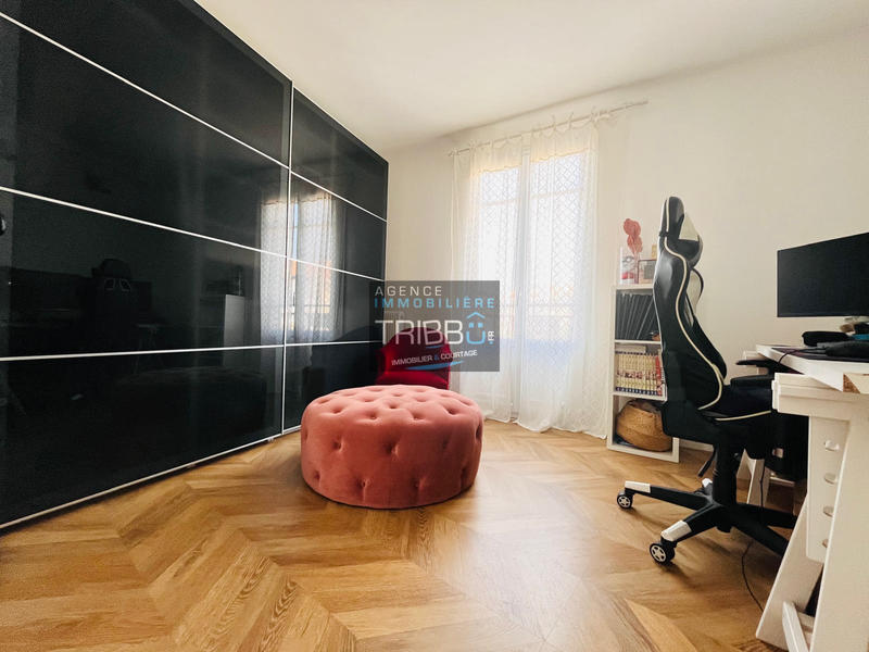 Appartement - 90 m² - 4 pièces